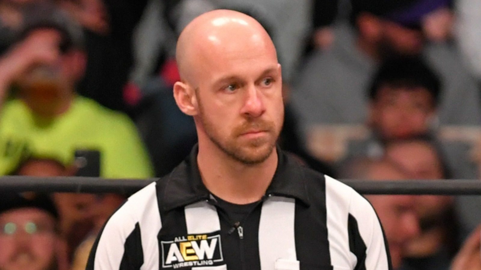 Bryce Remsburg compara el arbitraje en AEW con un posgrado
