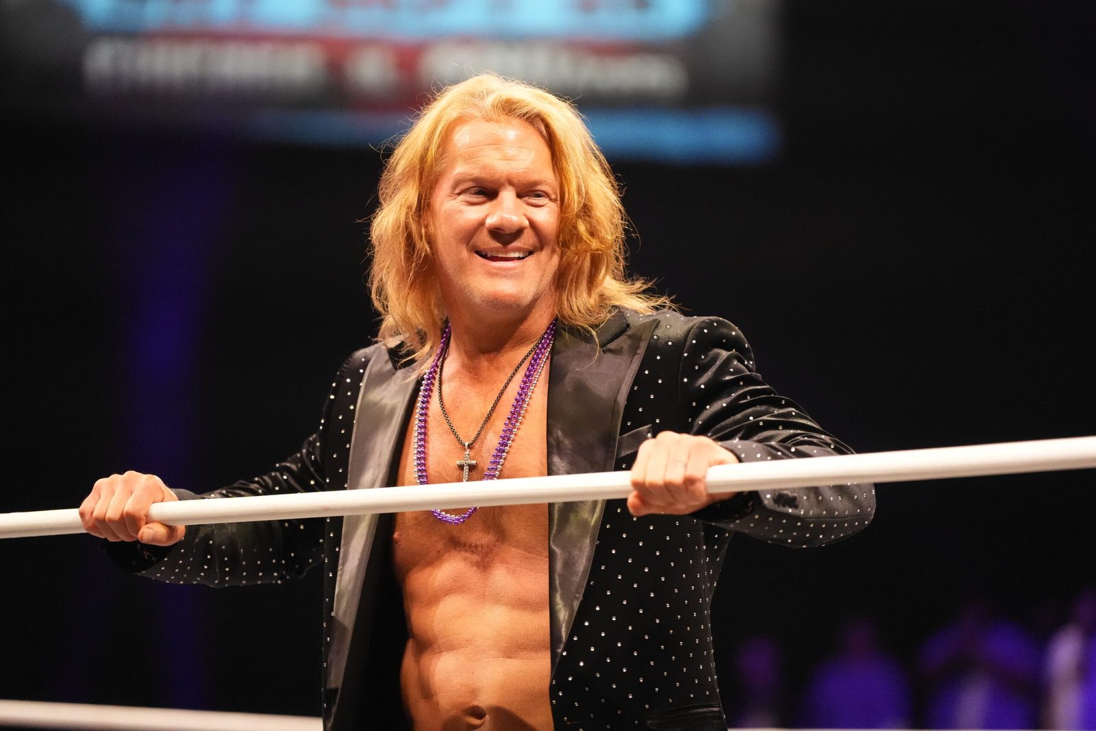 Chris Jericho Shoots Hot Dogs With Teddy Swims At Concert