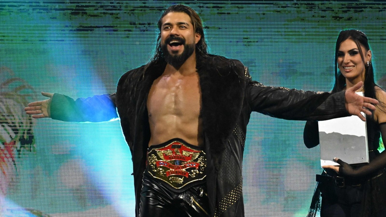 Andrade explica su salida de AEW por motivos personales